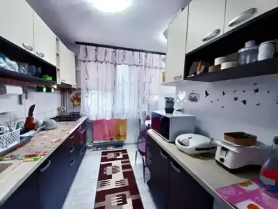 Bucatarie moderna apartament vanzare Sector 5 Bucuresti alba